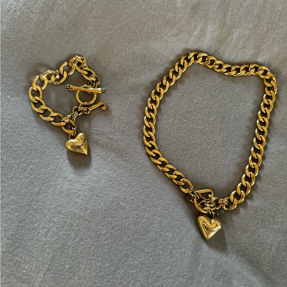 Gently used Juicy Couture set.
